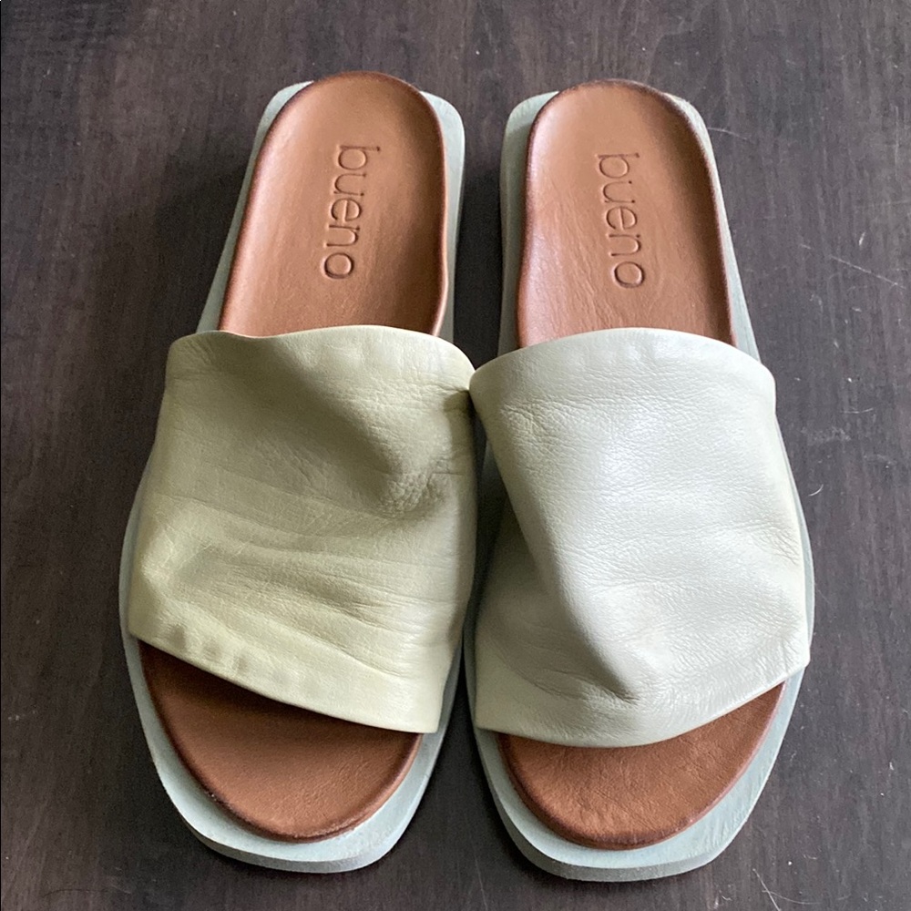 Bueno Cream and Brown Mules Comfortable Clogs